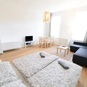 - Metro 1160 Apartamento Viena